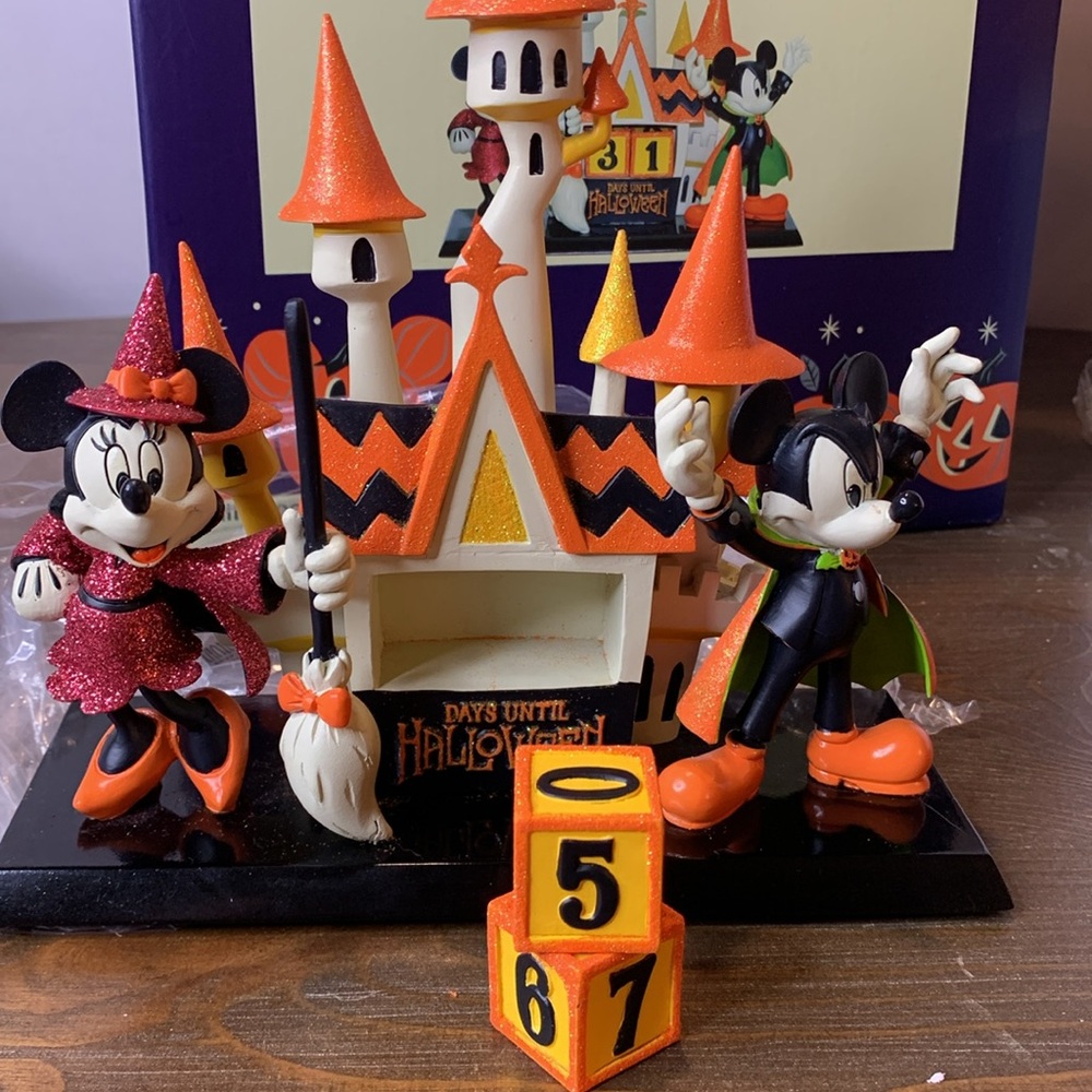 Disney Parks Mickey and Minnie Mouse 2018 Halloween Countdown Calendar - Picture 5 of 12